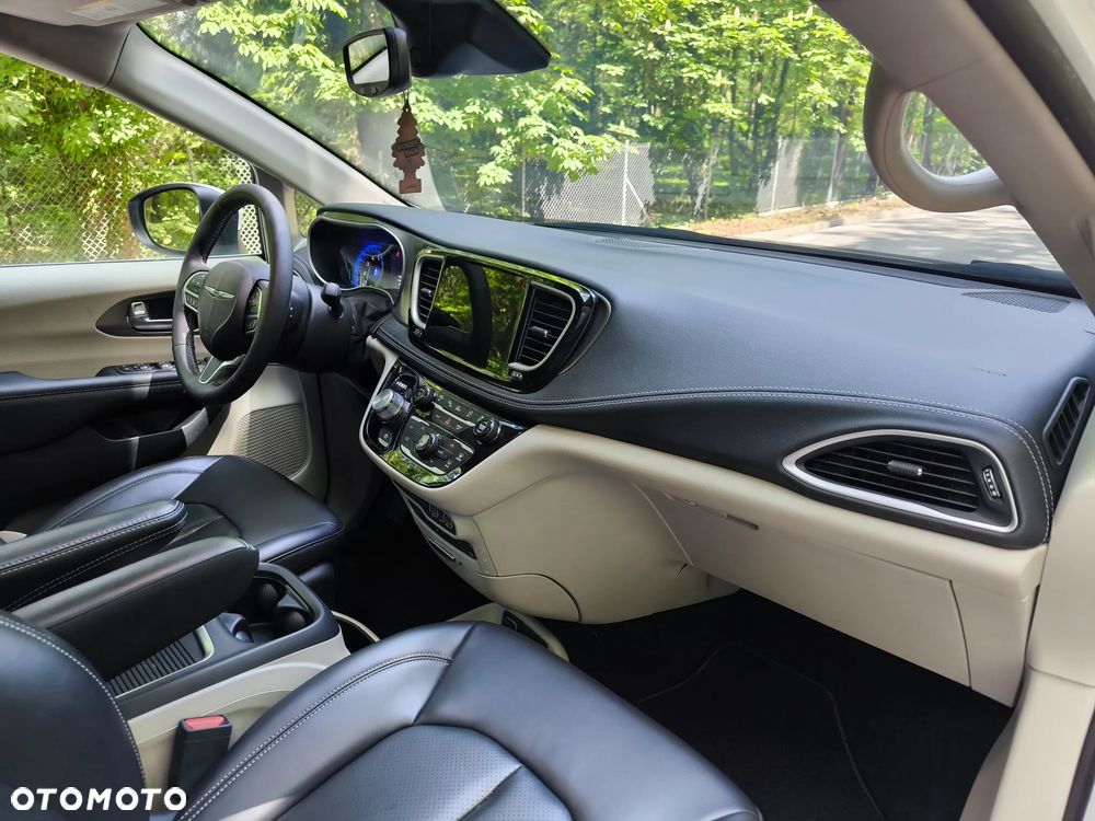 Chrysler Pacifica - 9