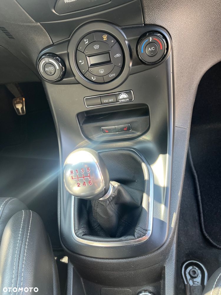 Ford Fiesta 1.6 EcoBoost ST - 21