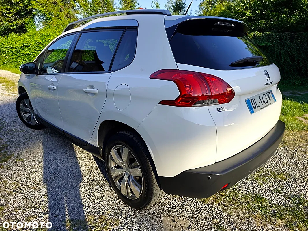 Peugeot 2008 1.2 Pure Tech Style - 5