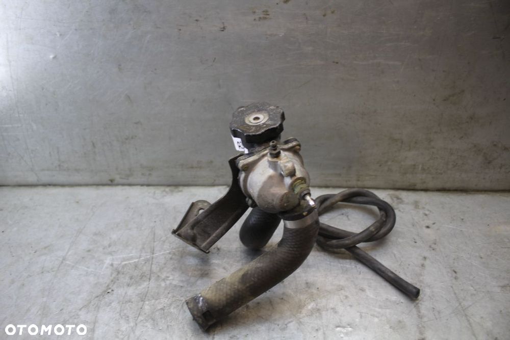 Kawasaki ZZR 600 97r Termostat obudowa termostatu korek wlewu - 3