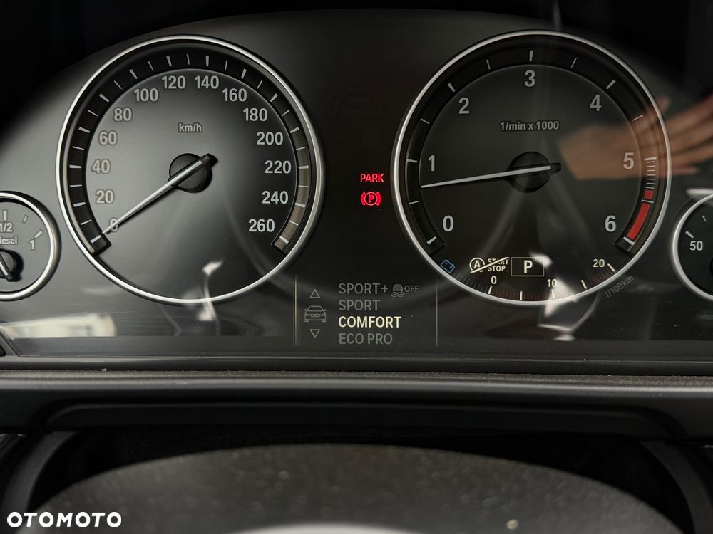 BMW Seria 5 530d xDrive Modern Line - 21
