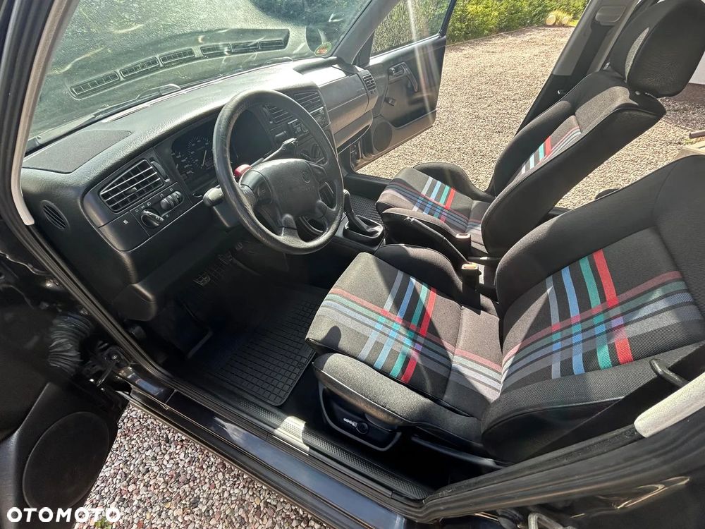 Volkswagen Golf 1.8 GT Special - 8