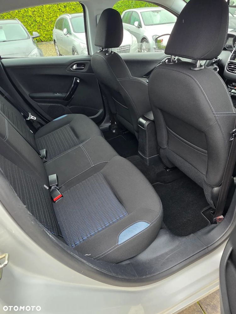 Peugeot 208 - 16