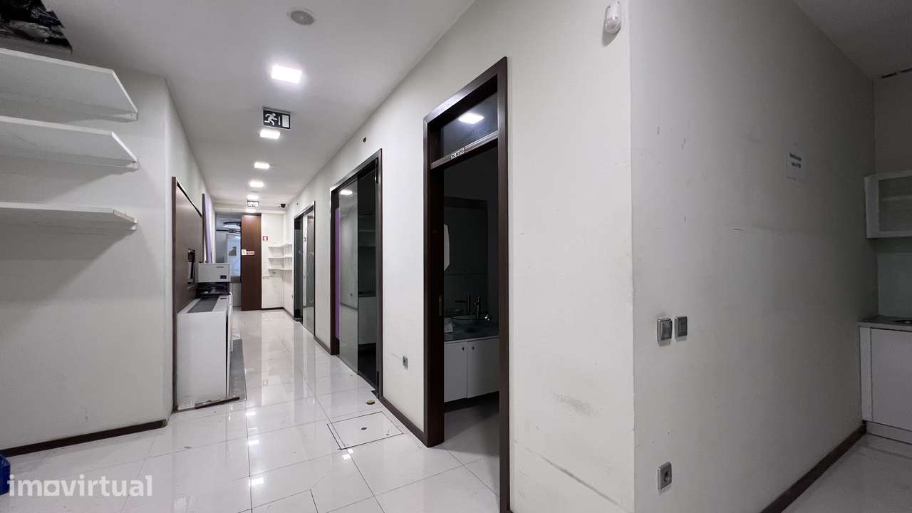 Loja para arrendamento no centro histórico de Braga - Grande imagem: 2/14