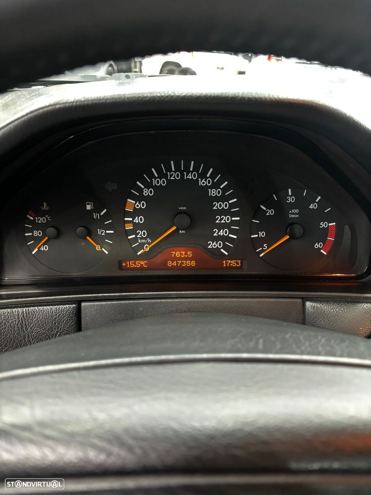 Mercedes-Benz E 250 TD Classic - 9