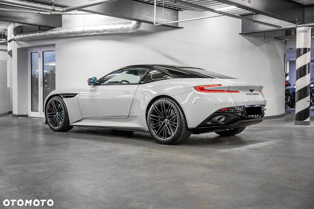Aston Martin DB12 - 5