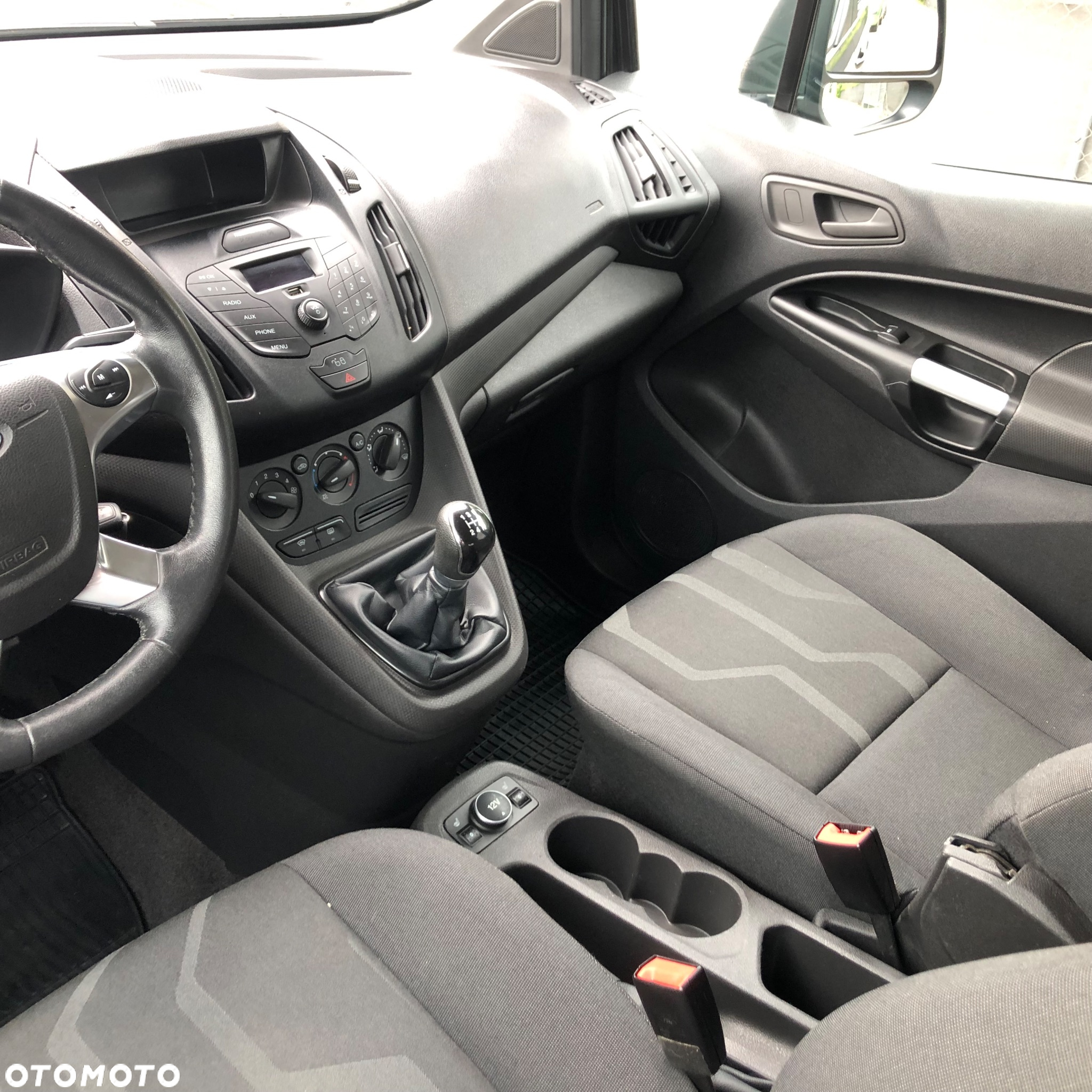 Ford Tourneo Connect - 10