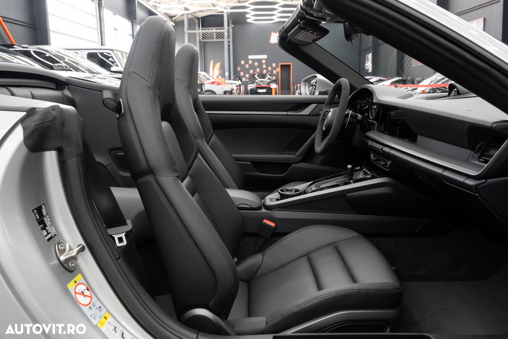Porsche 911 Carrera Cabriolet PDK - 13