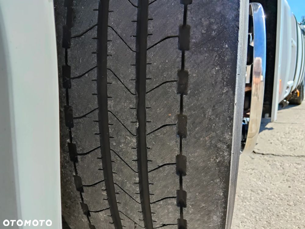 Mercedes-Benz Actros - 10