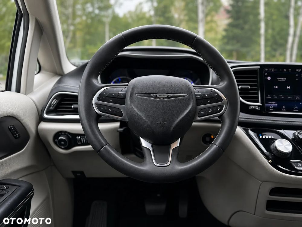 Chrysler Pacifica - 12