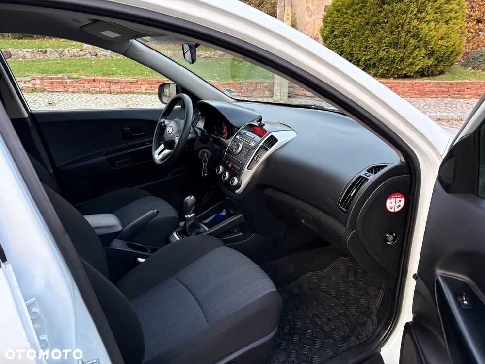 Kia Ceed 1.6 CRDi 90 Spirit - 19