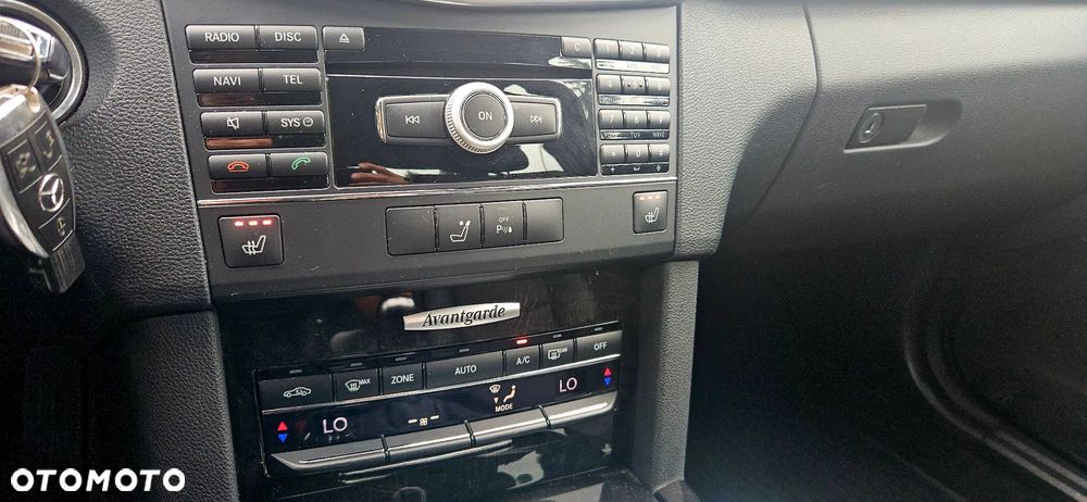 Mercedes-Benz Klasa E 200 CGI BlueEFFICIENCY 7G-TRONIC Avantgarde - 37