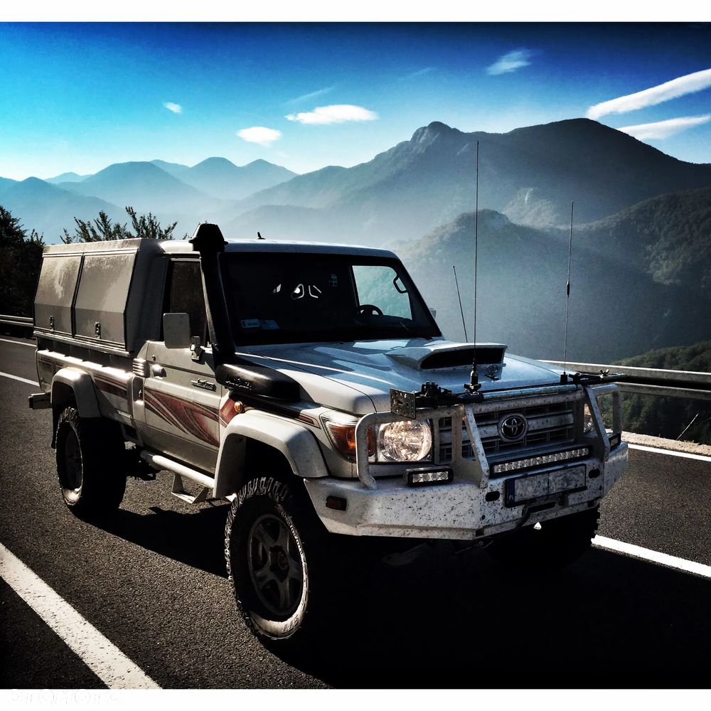 Toyota Land Cruiser - 1