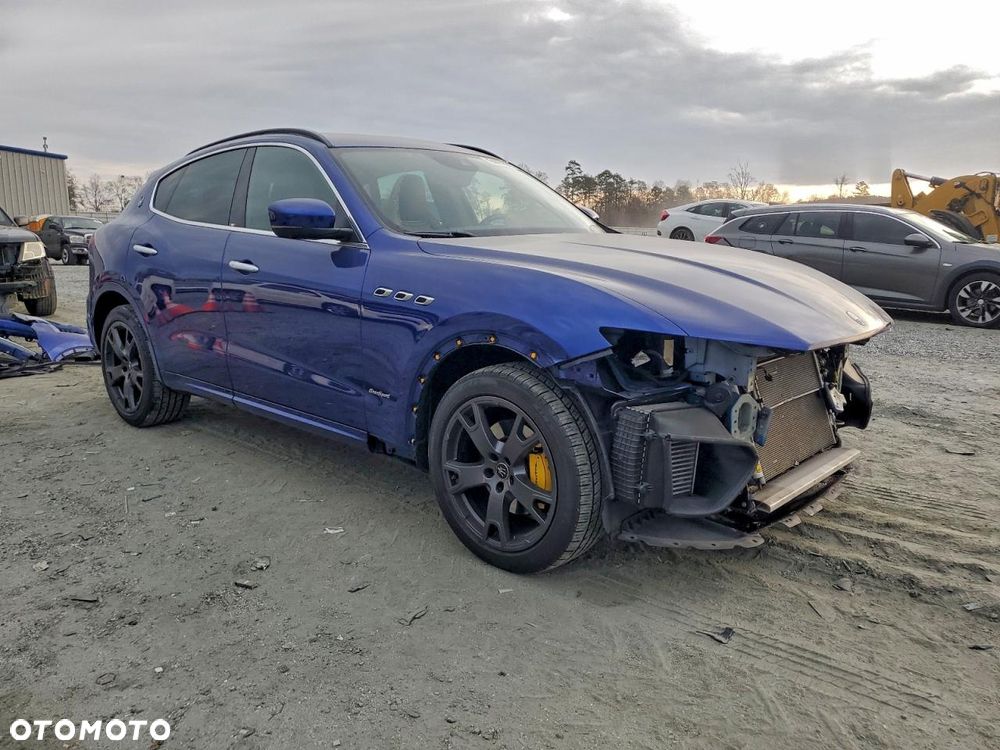 Maserati Levante - 3