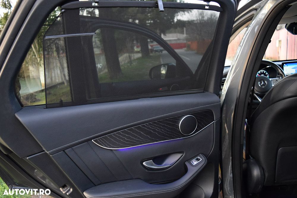 Mercedes-Benz GLC 300 e 4Matic 9G-TRONIC AMG Line Plus - 24