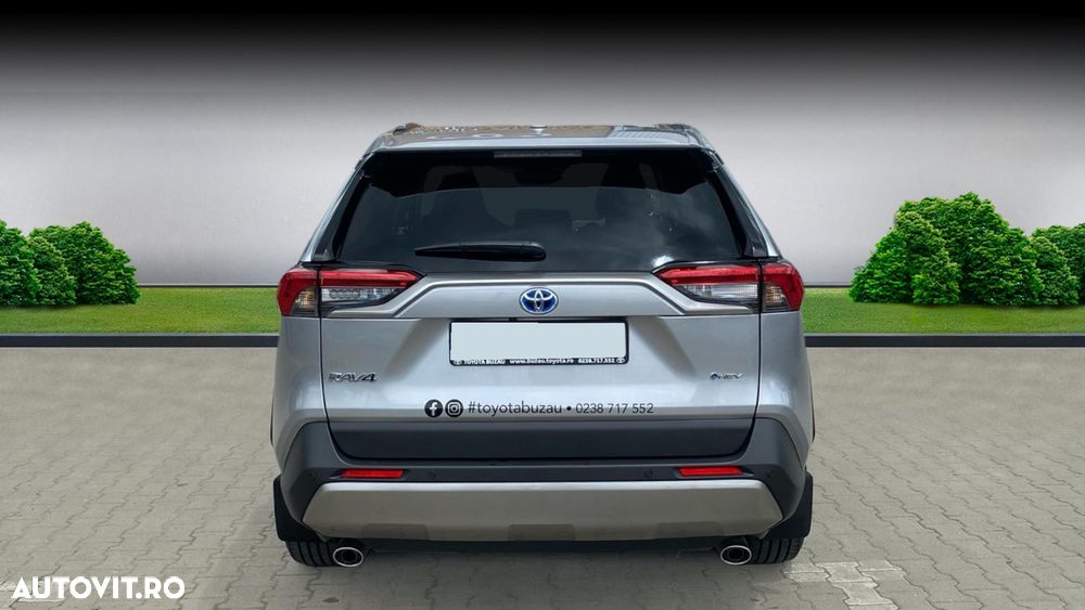 TOYOTA RAV4 2025 — imagine 4