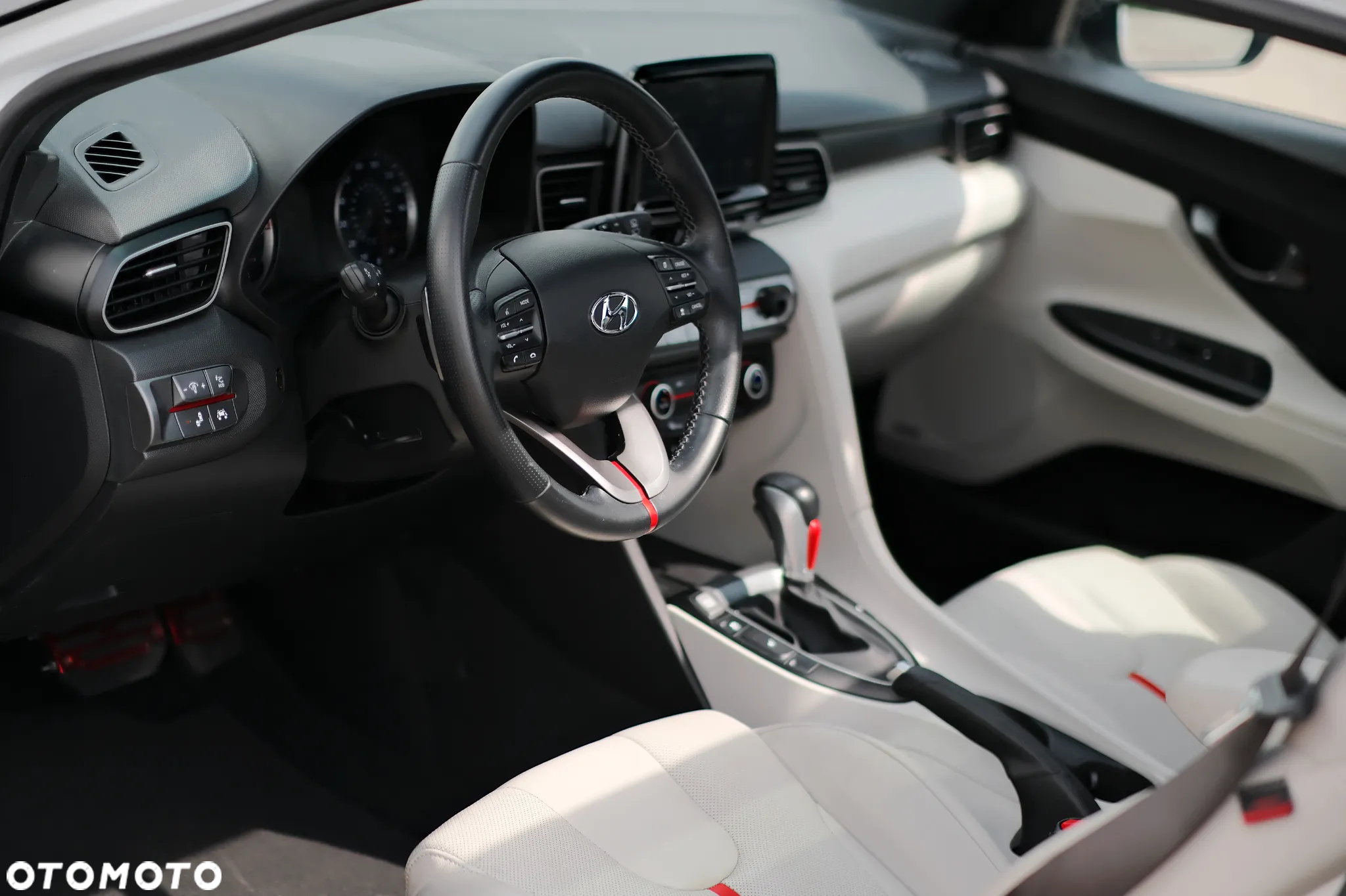 Hyundai Veloster - 20