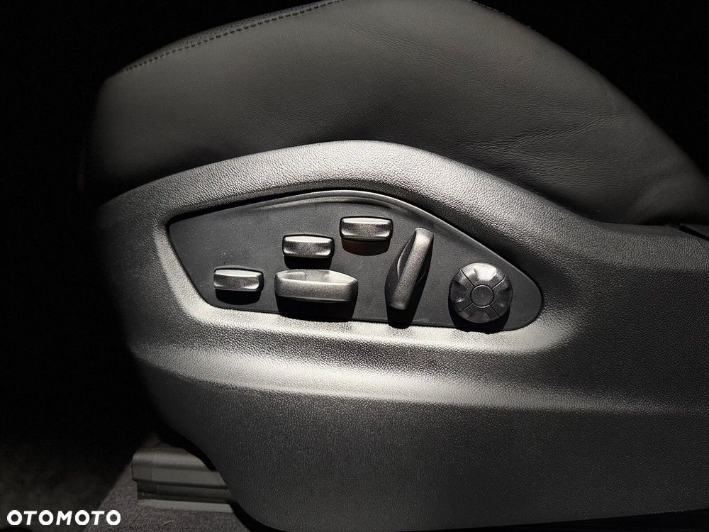 Porsche Cayenne - 23