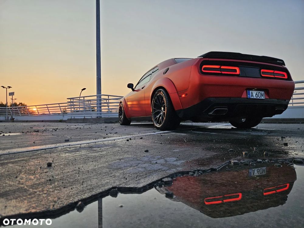Dodge Challenger - 10