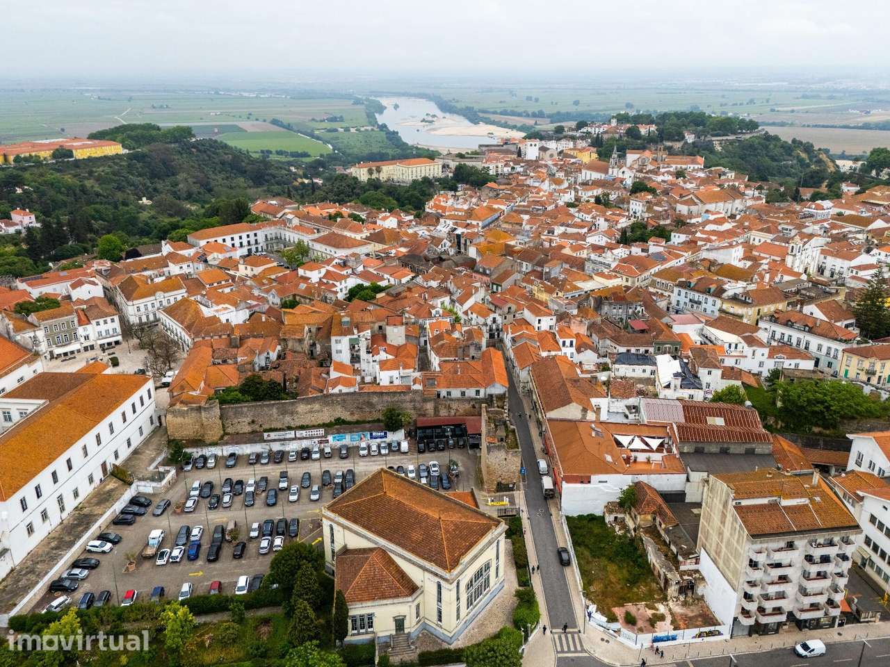 Oportunidade de Investimento em Santarém: Prédio Histórico com 919m2 - Grande imagem: 2/31