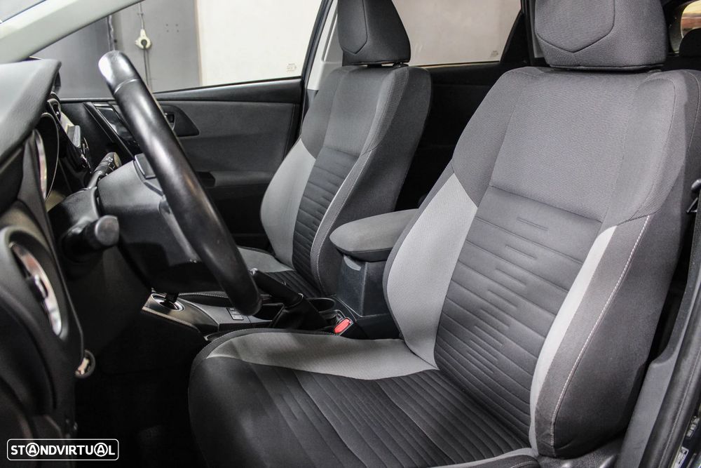 Toyota Auris 1.8 HSD Comfort +P.Techno+P.Sport - 8