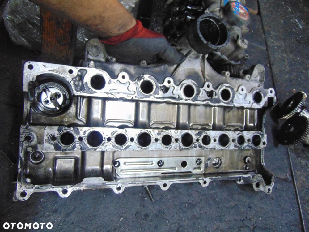 Pokrywa zaworów Volvo v70 2,4 d5 - 6