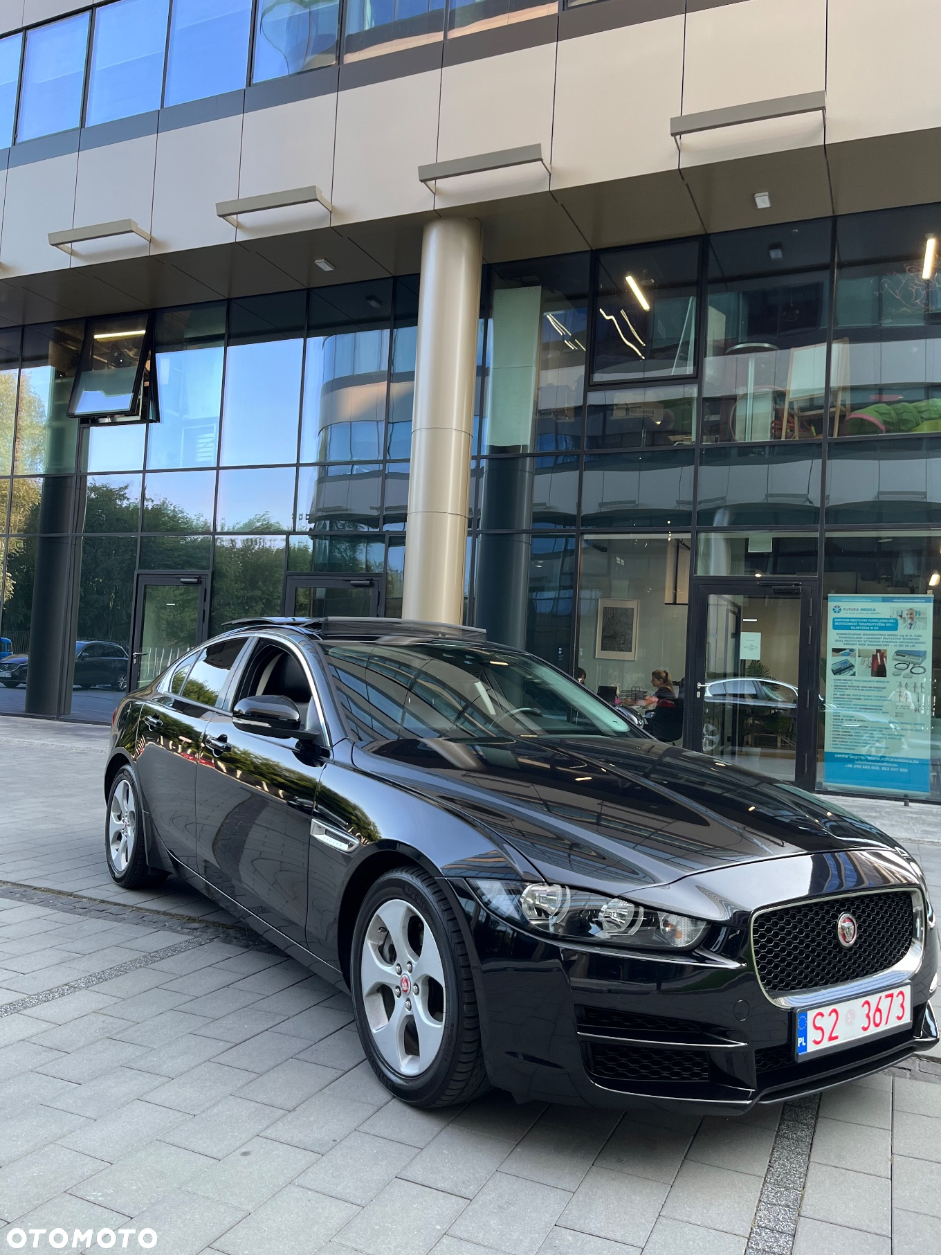 Jaguar XE 2.0 T Pure - 2