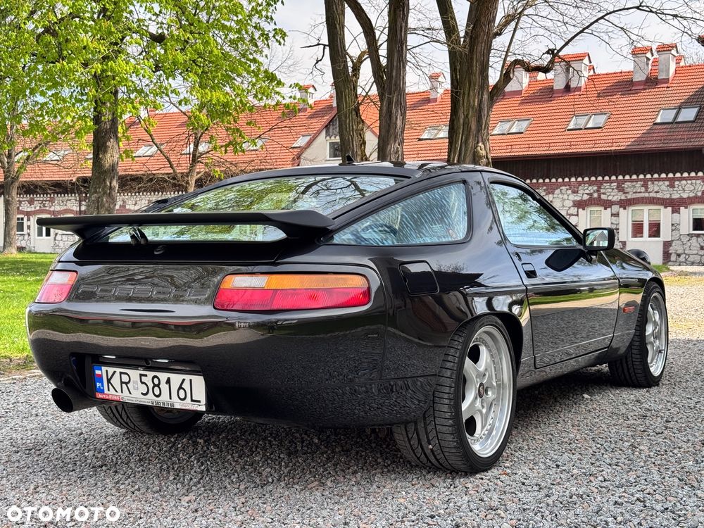 Porsche 928 - 8