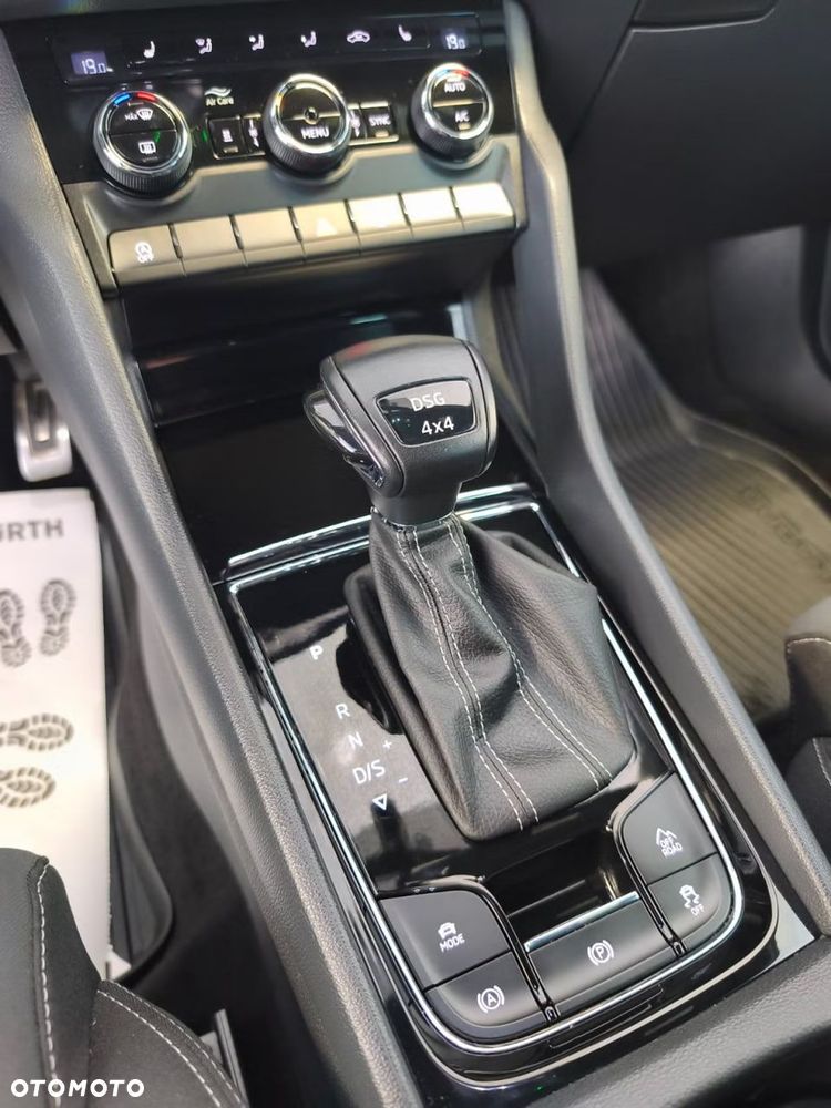 Skoda Karoq 2.0 TDI SCR 4x4 DSG Sportline - 24