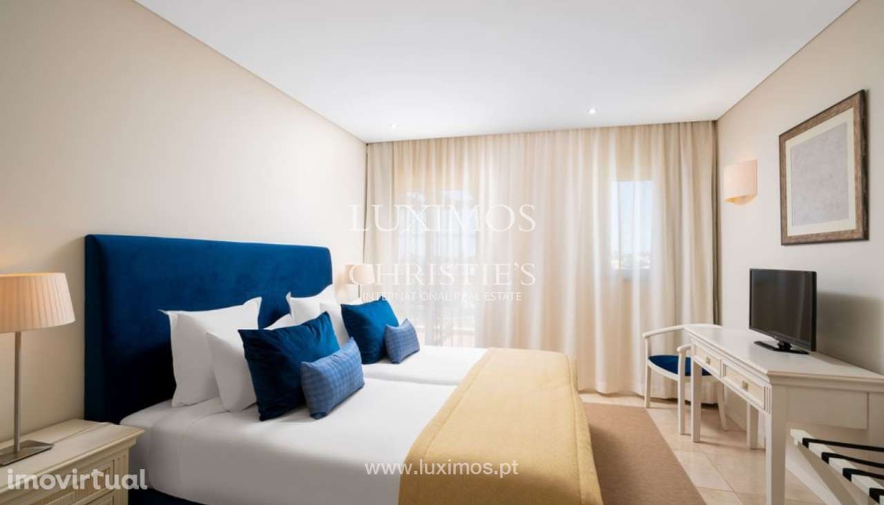 Moradia em empreendimento turístico, para venda em Carvoeiro, Algarve - Grande imagem: 4/22