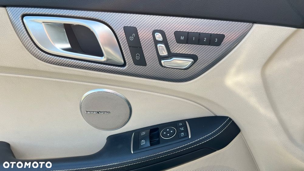 Mercedes-Benz SLC 300 9G-TRONIC RedArt Edition - 29