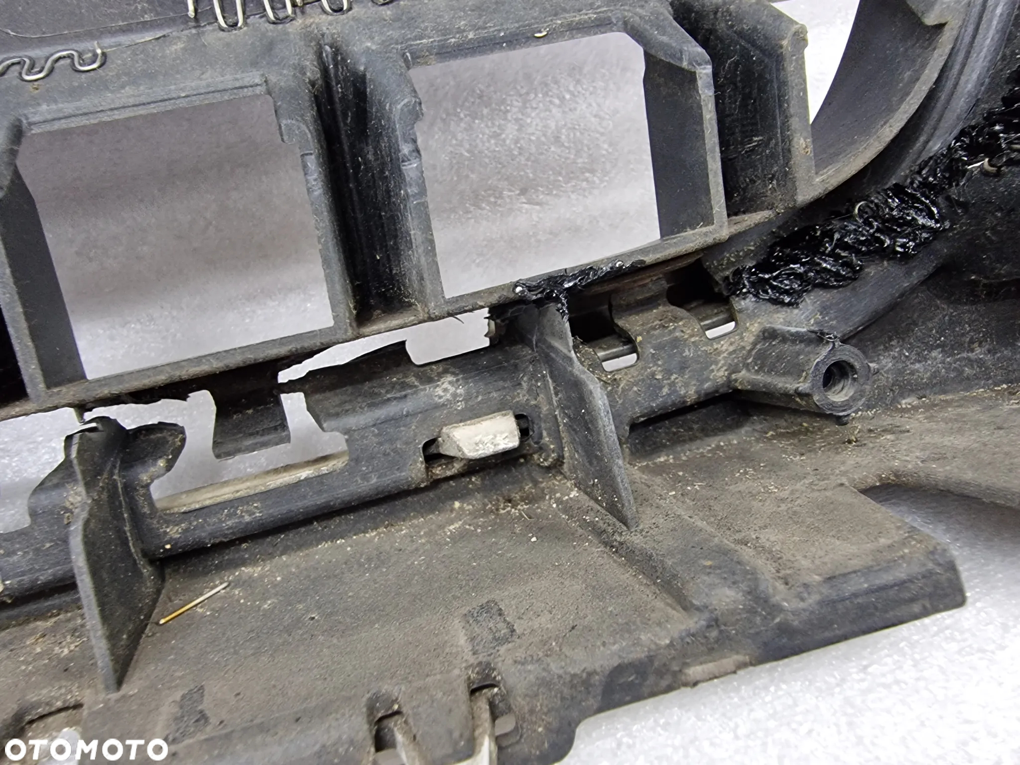 AUDI Q3 8U0 10-14 ATRAPA / GRILL PRZEDNI PRZÓD NA PDC , NR 8U0853653H / 8U0853651H / 8U0853651J / 8U0853651K , NR AUKCJI GR171 - 31