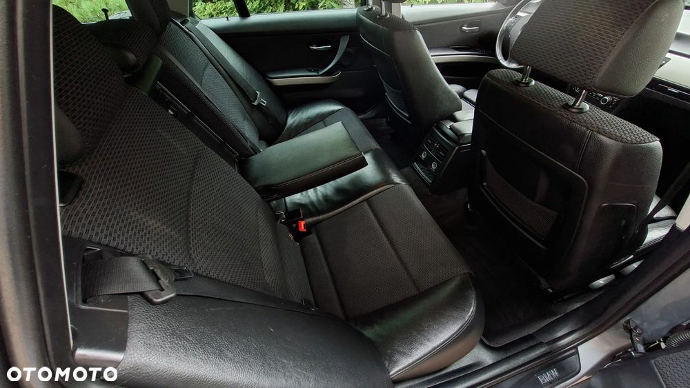 BMW Seria 3 320d xDrive DPF - 19