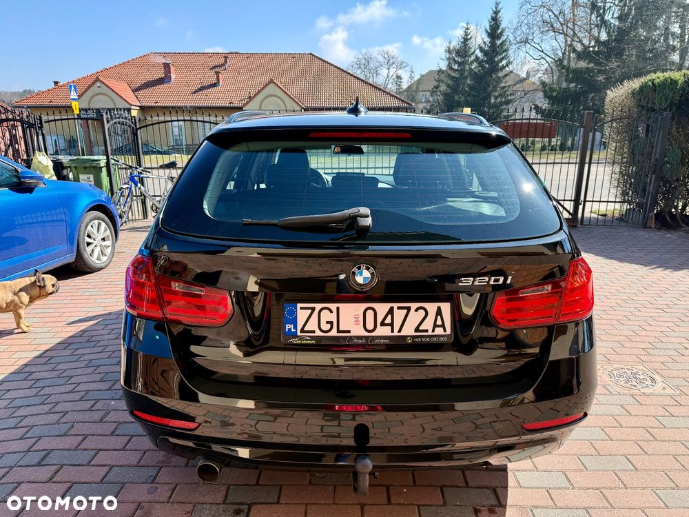 BMW Seria 3 320i - 7