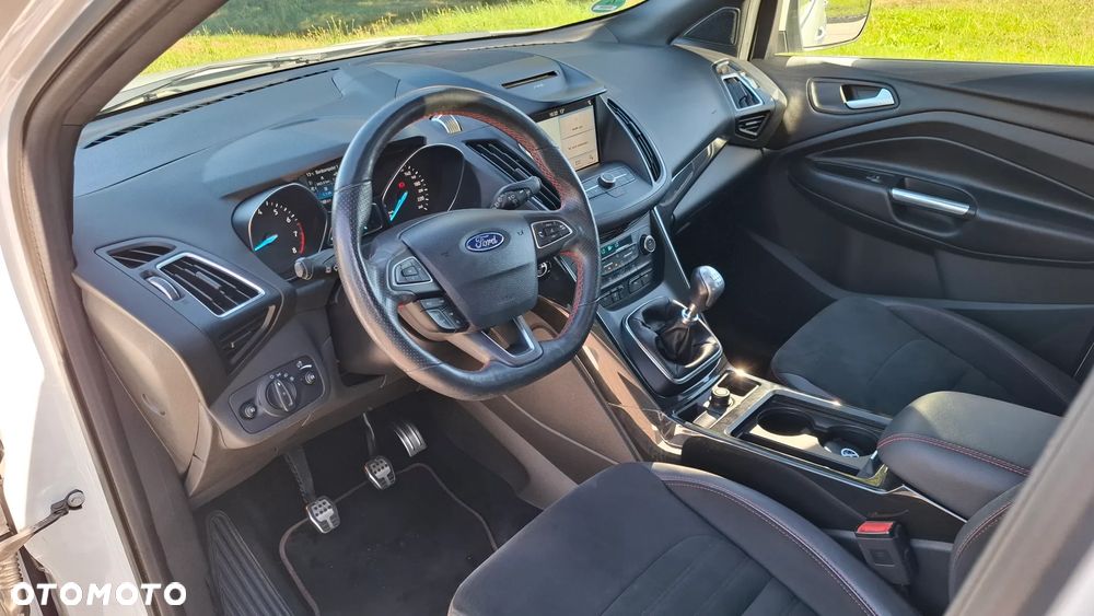 Ford Kuga 1.5 EcoBoost 2x4 ST-Line - 8