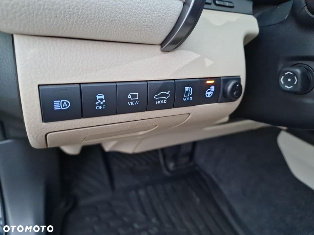 Toyota Camry 2.5 Hybrid Executive CVT - 19