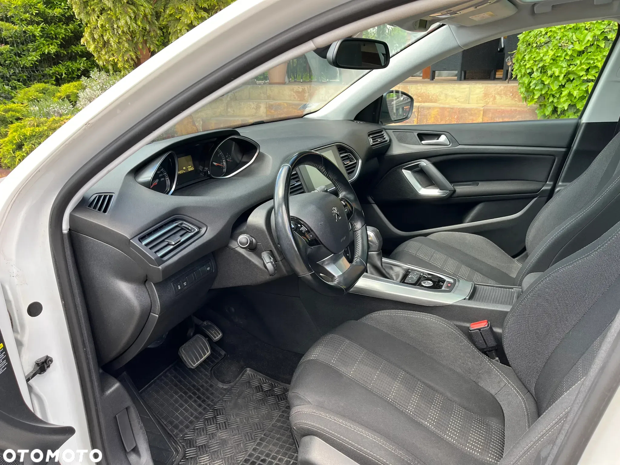 Peugeot 308 1.2 PureTech Allure S&S - 6