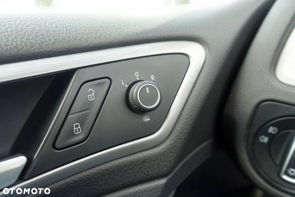 Volkswagen Golf 2.0 BlueTDI DSG Comfortline - 26