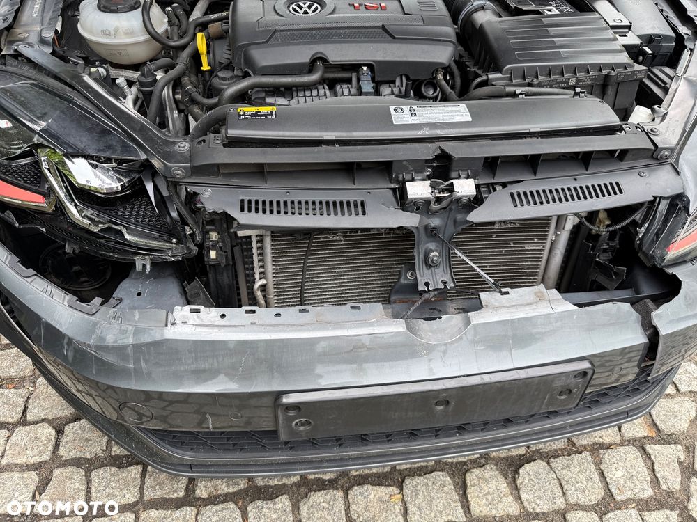 Volkswagen Golf - 8