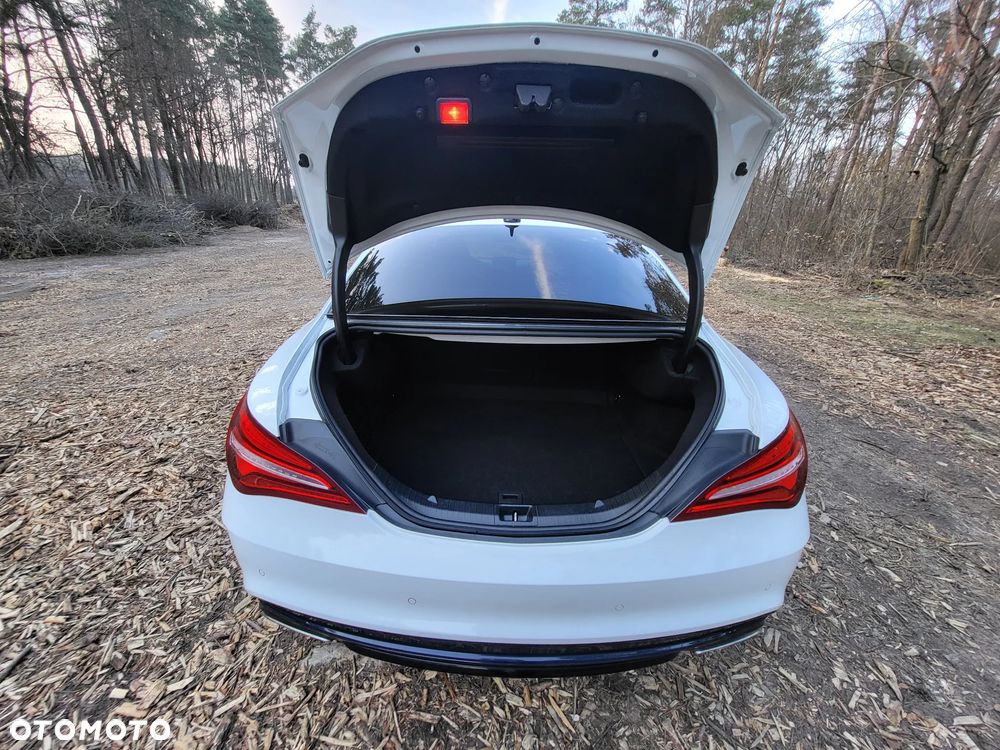 Mercedes-Benz CLA 220 4-Matic AMG Line - 29
