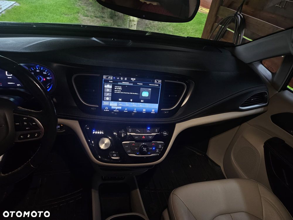 Chrysler Pacifica - 5