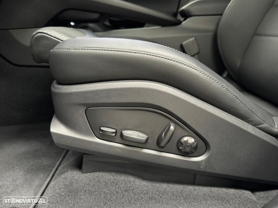 Porsche Macan Electric 4 - 22