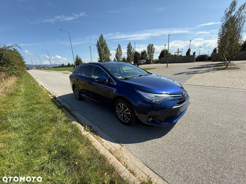 Toyota Avensis 1.6 D-4D Active - 6