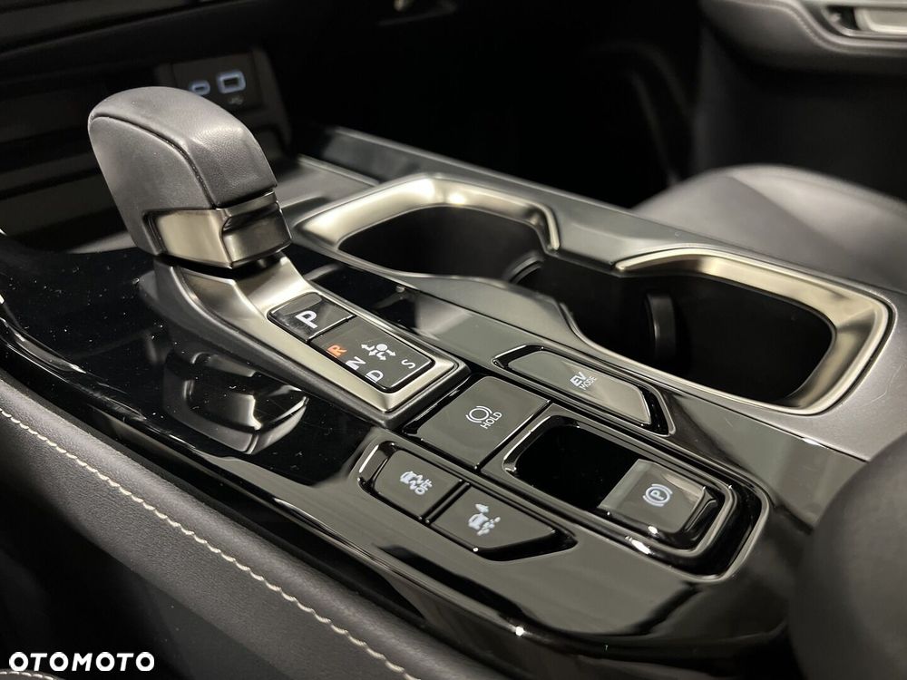 Lexus NX 350h Business AWD - 31
