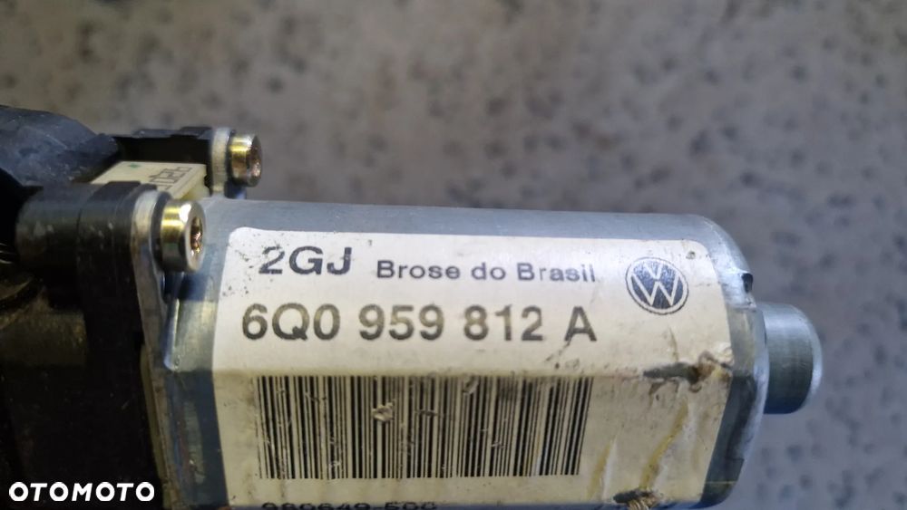 VOLKSWAGEN POLO 9N SILNICZEK SZYBY PRAWY TYŁ 6Q0959812A - 3
