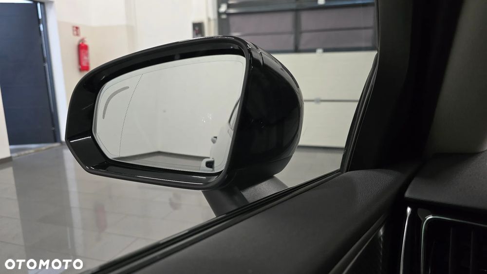 Volvo V60 B4 B DKG Plus Dark - 25