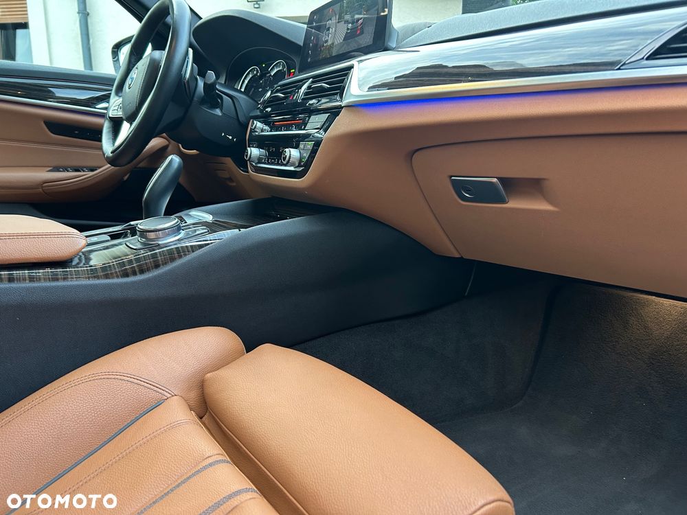 BMW Seria 5 540i xDrive Luxury Line sport - 37
