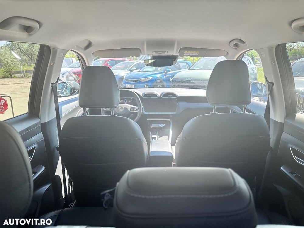 MG ZS HEV 1.5 GSI AT Exclusive - 9