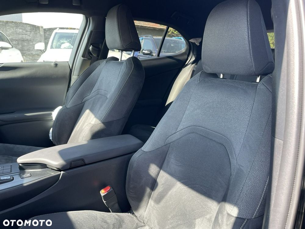 Lexus UX 300h Elegance - 13