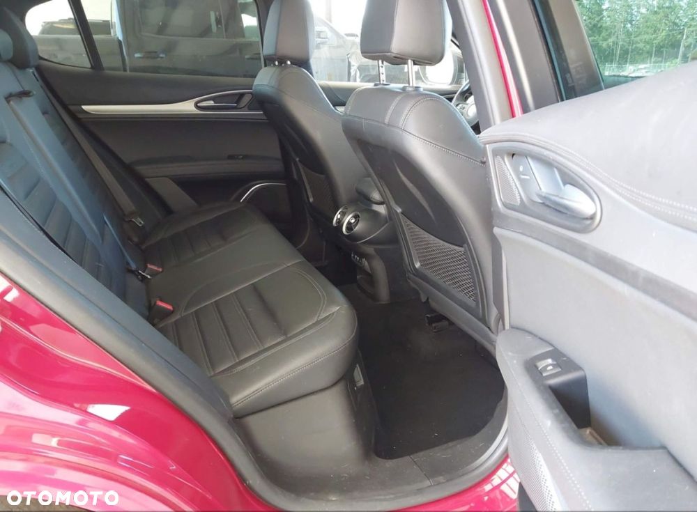 Alfa Romeo Stelvio - 10